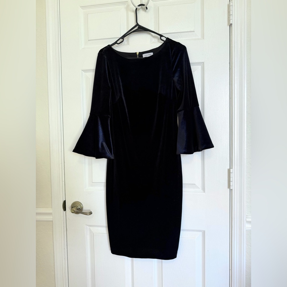 Calvin Klein Bell Sleeve Black Velvet Sheath Formal Dress Size 8 Long sleeve
